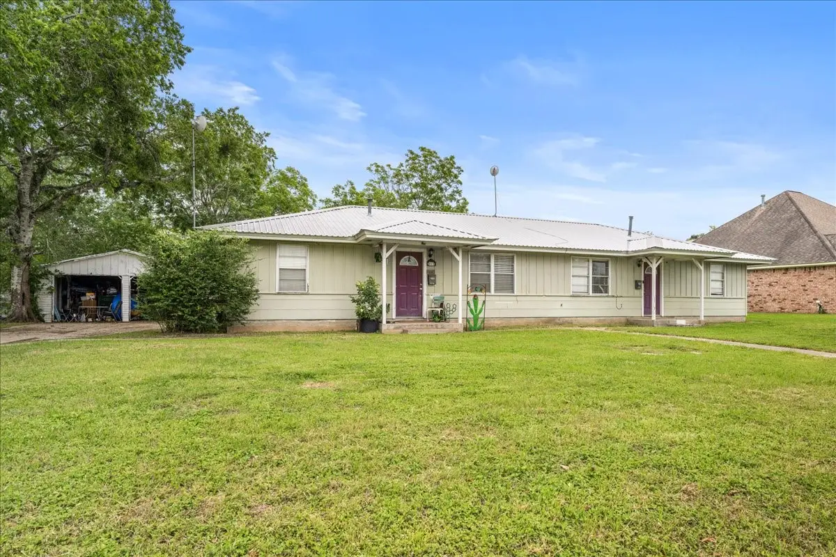 512 N College Street, Weimar, TX 78962 - #1