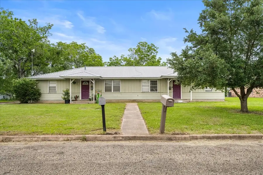 512 N College Street, Weimar, TX 78962 - #2
