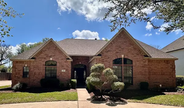 85 Rosewood Street, Lake Jackson, TX 77566