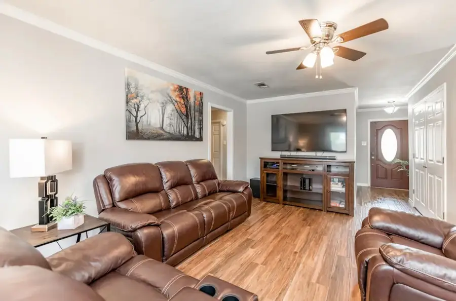 215 N 37th Street, Nederland, TX 77627 - #2