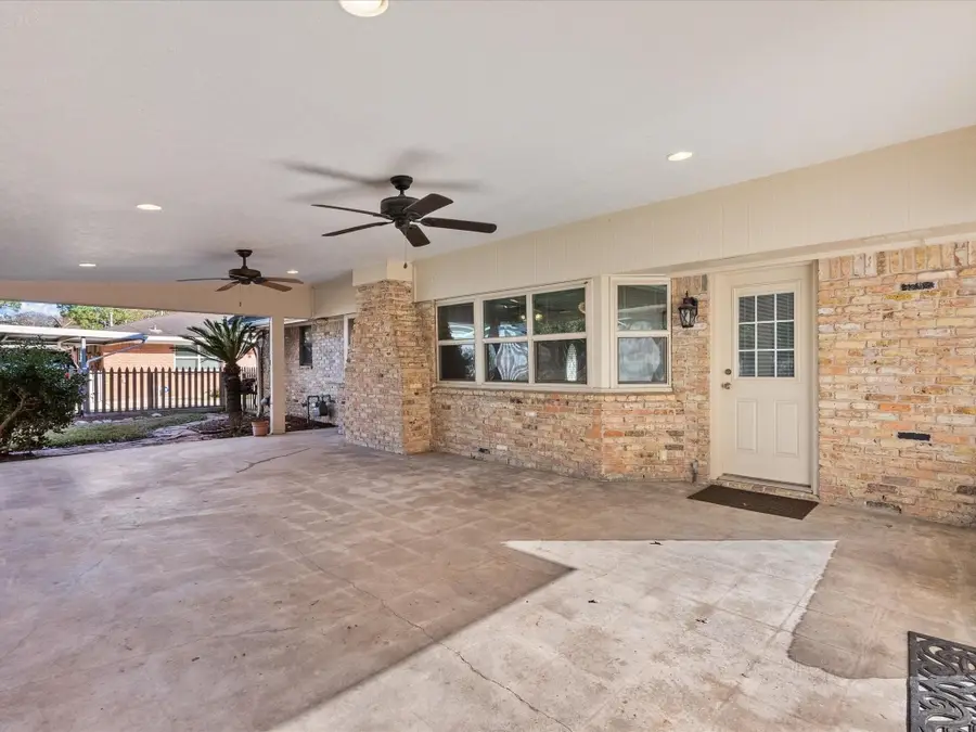 2105 S Memorial Court, Pasadena, TX 77502 - Image #2