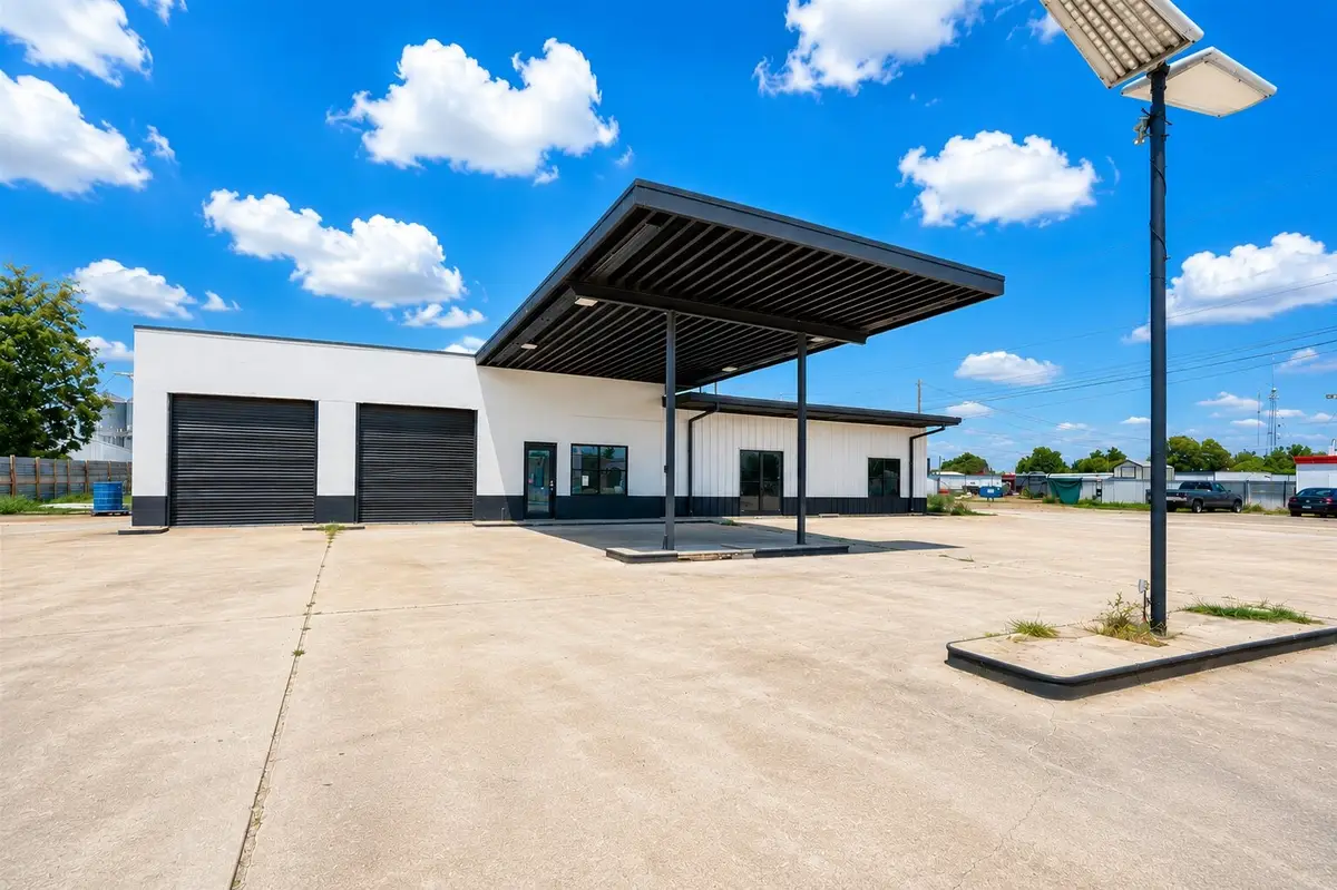 623 N Richmond Road, Wharton, TX 77488 - #1