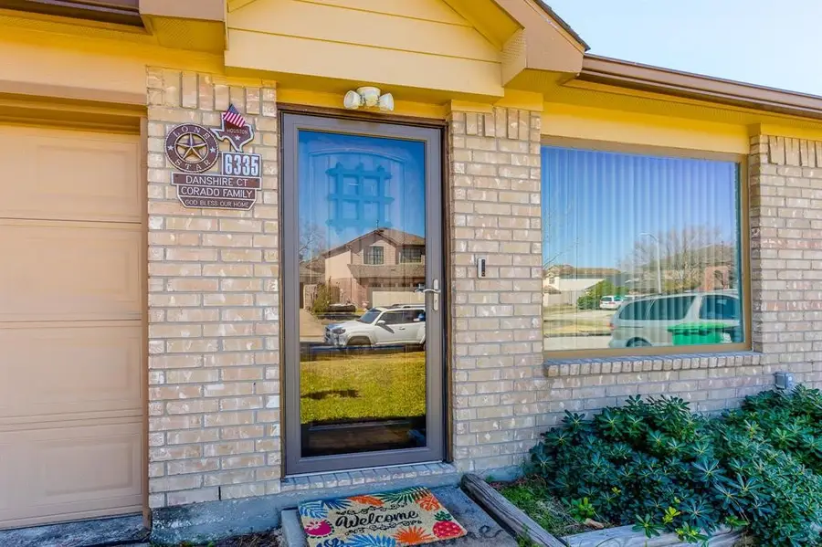 6335 Danshire Court, Houston, TX 77049 - Image #2