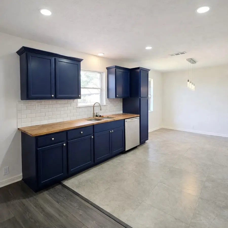 1820 Sunset Avenue, Bay City, TX 77414 - #3