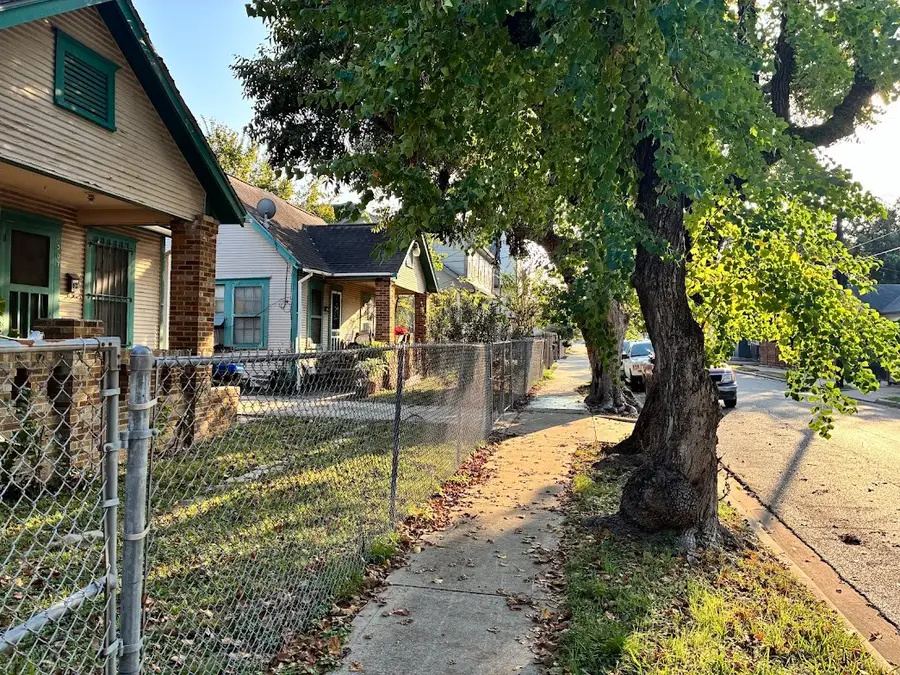 305 Eastwood Street, Houston, TX 77011 - Image #2