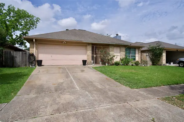 7018 Lost Thicket Drive, Houston, TX 77085