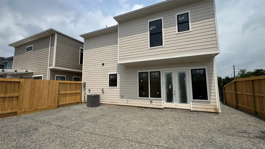 1103 Western Edge Drive, Houston, TX 77008 - Image #3