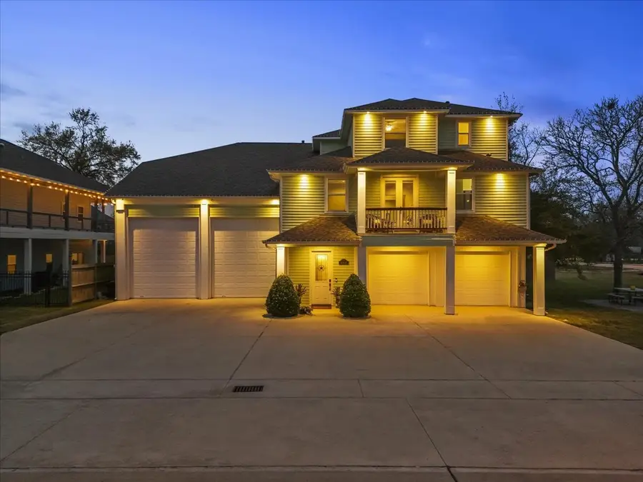 207 W 6th Street, Kemah, TX 77565 - Image #2