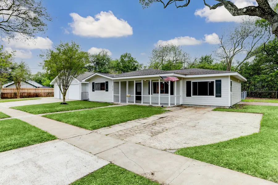 1717 11th Street N, Texas City, TX 77590 - #2