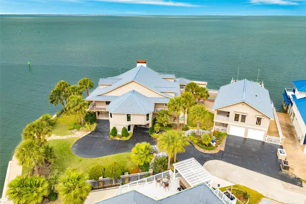 4107 W Bayside Way, Jamaica Beach, TX 77554