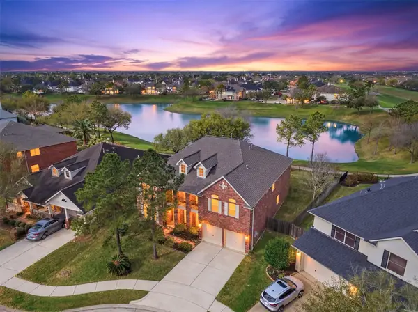 2104 Rushing Spring Drive, Pearland, TX 77584