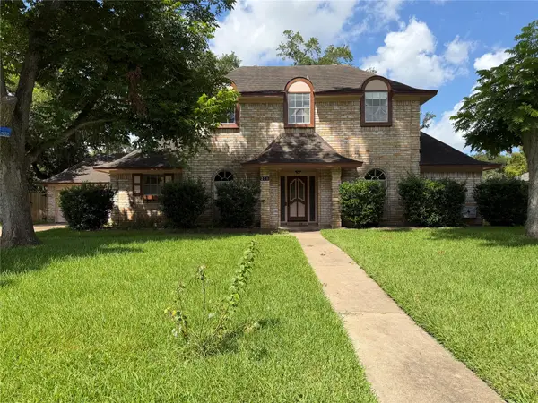 231 Huckleberry Drive, Lake Jackson, TX 77566