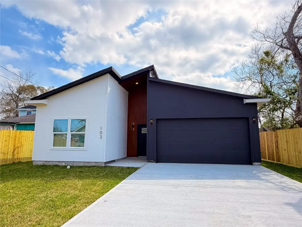 103 E Lobit Avenue, Baytown, TX 77520 - #1