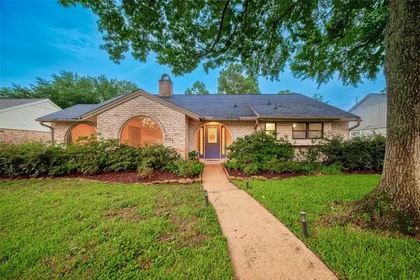 2514 Pine Village Drive, Houston, TX 77080