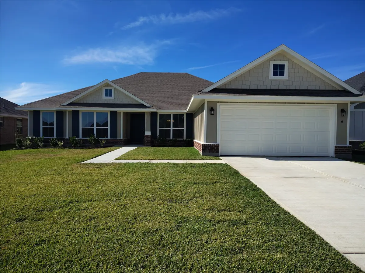 6 Keystone Court, Angleton, TX 77515 - Image #1