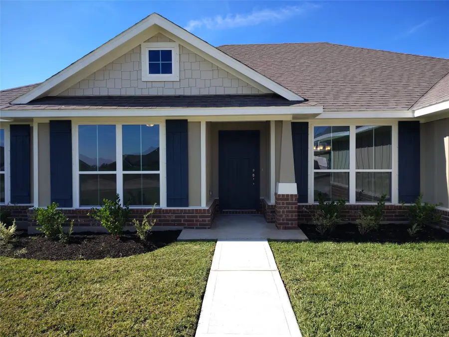 6 Keystone Court, Angleton, TX 77515 - Image #2