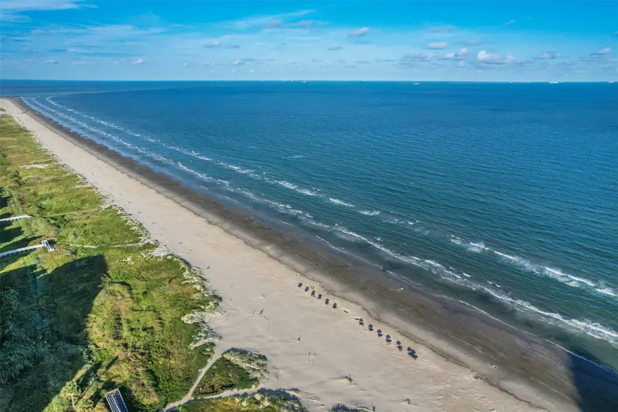 1401 E Beach Drive #204, Galveston, TX 77550 - Image #2