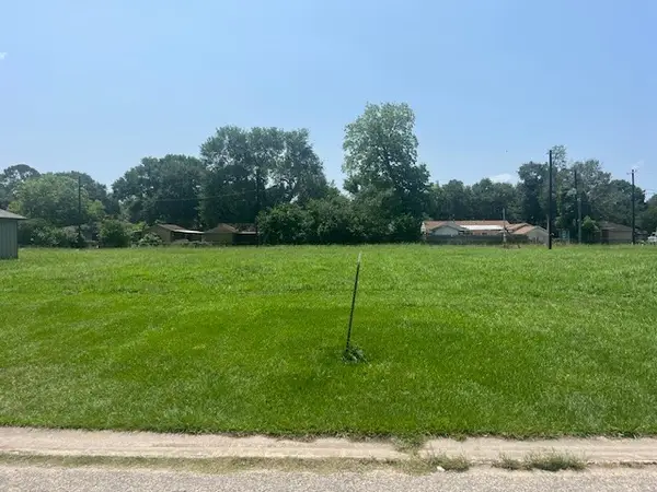 819 Empire Street, El Campo, TX 77437