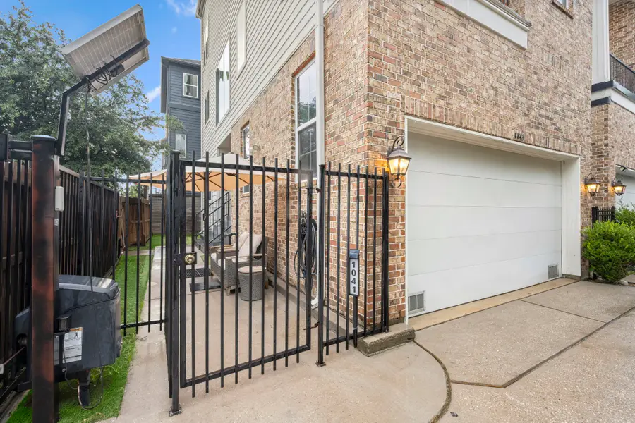 1041 W 17th Street, Houston, TX 77008 - #2