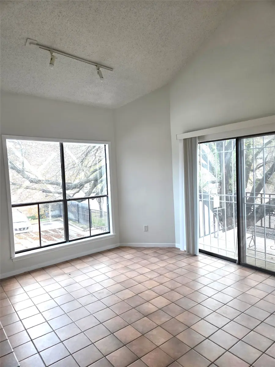 10154 Waterstone Drive, Houston, TX 77042 - Image #3