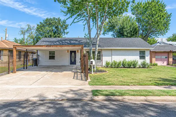 5326 De Lange Lane, Houston, TX 77092