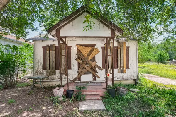 904 S San Joaquin Avenue, San Antonio, TX 78237