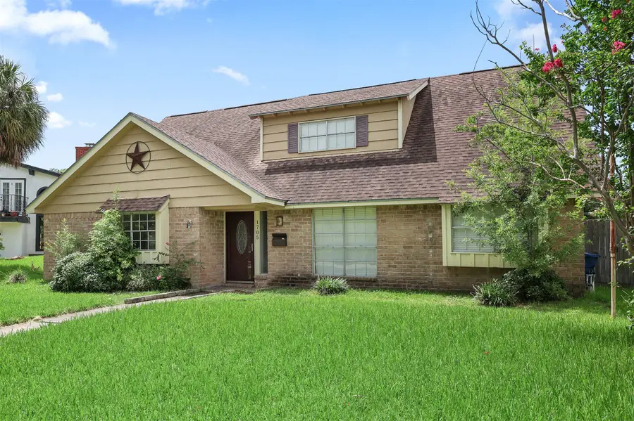 1705 20th Avenue N, Texas City, TX 77590 - #3