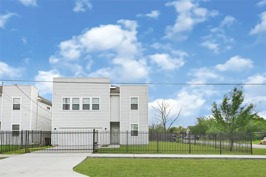 9431 Jutland Road, Houston, TX 77033 - #3