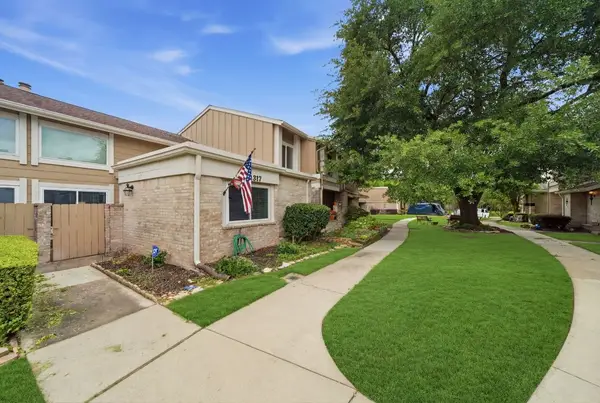 11517 Village Place Drive #152, Houston, TX 77077