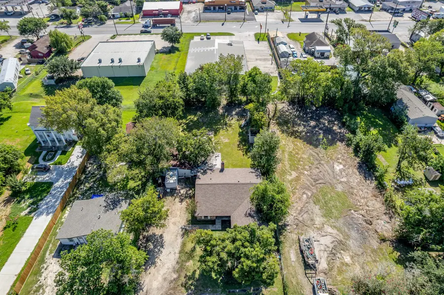 501 N Magnolia Street, Highlands, TX 77562 - #3