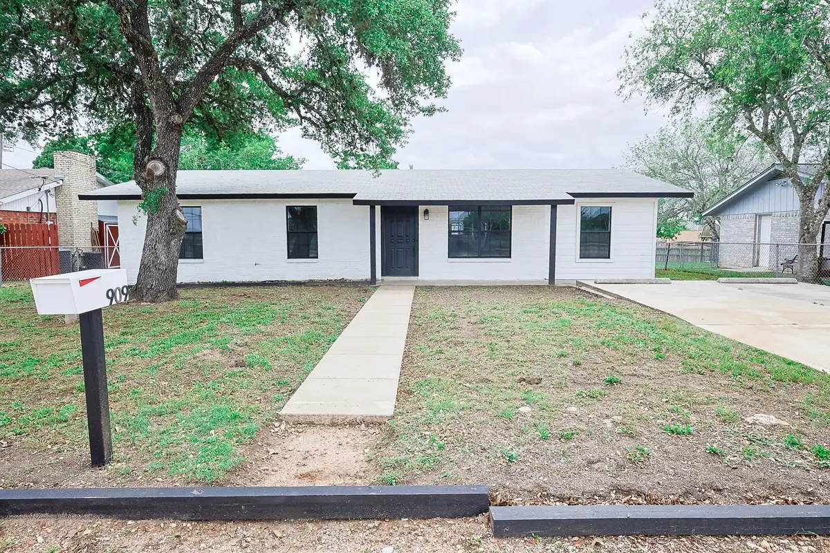 909 E Sarah Street, Cuero, TX 77954 - #1