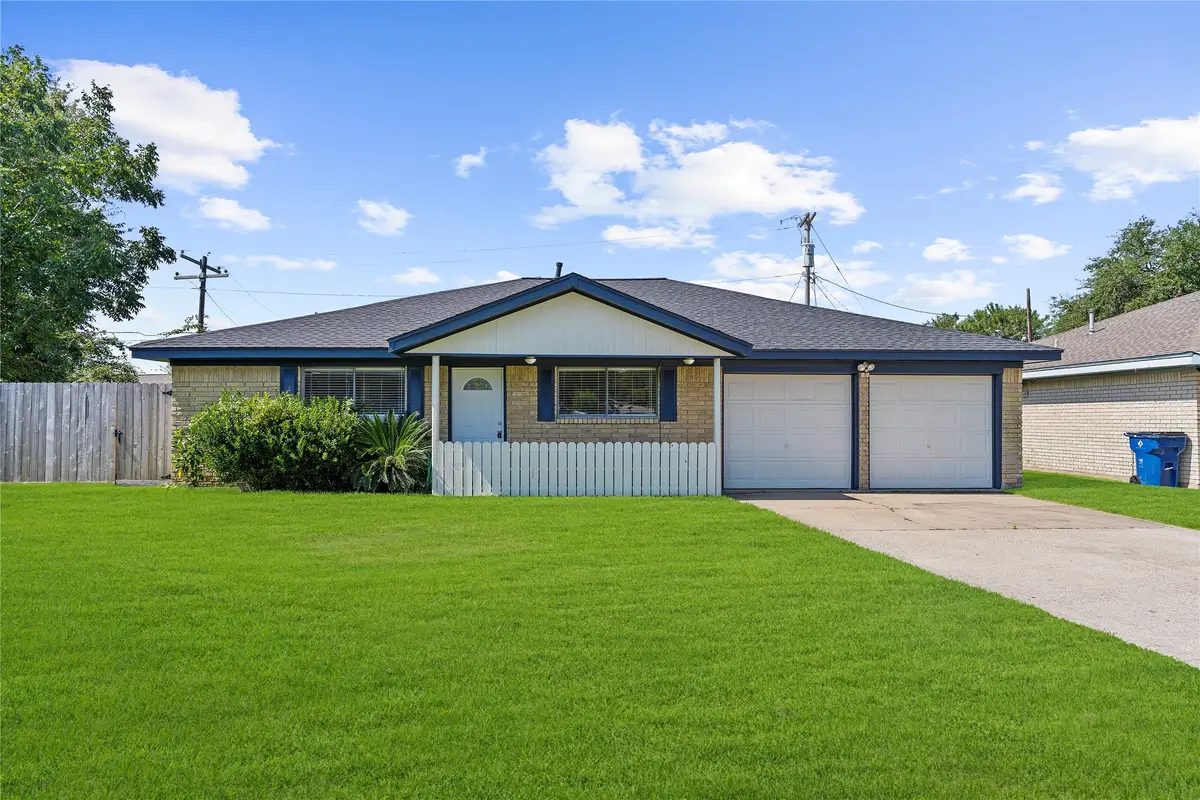 2325 15th Avenue N, Texas City, TX 77590 - Image #1