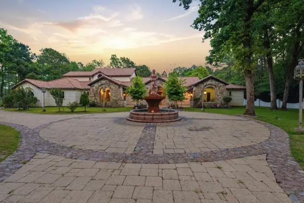 2426 Blue Lake Drive, Magnolia, TX 77354