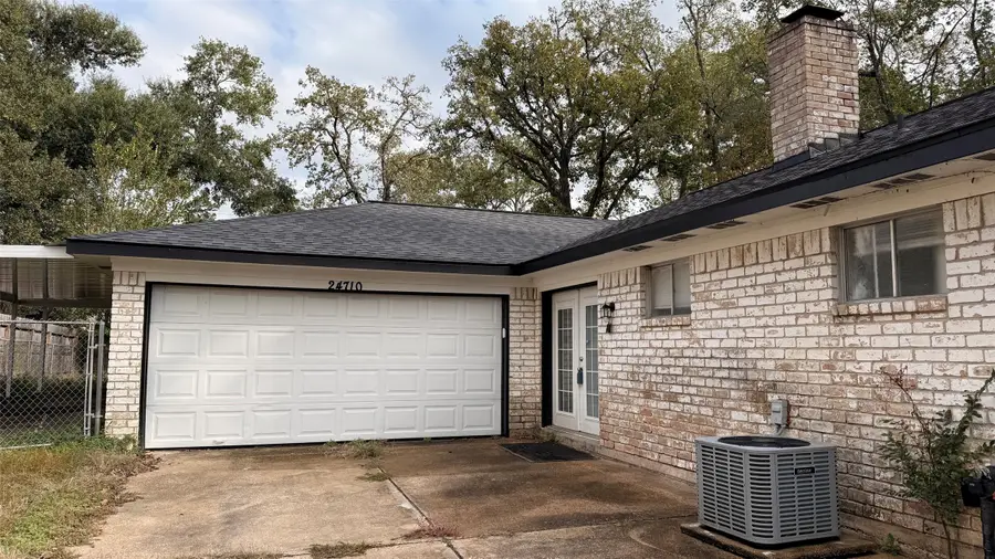 24710 Hunters Hollow Drive, Southeast Montgomery, TX 77380 - Image #2
