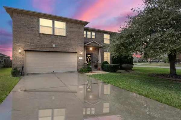 2990 Creek Falls Court, Pearland, TX 77581