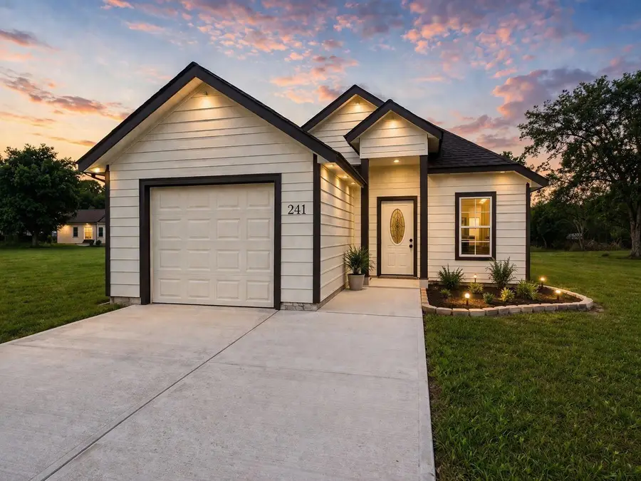 241 SE 19 Th St, Hempstead, TX 77445 - #2