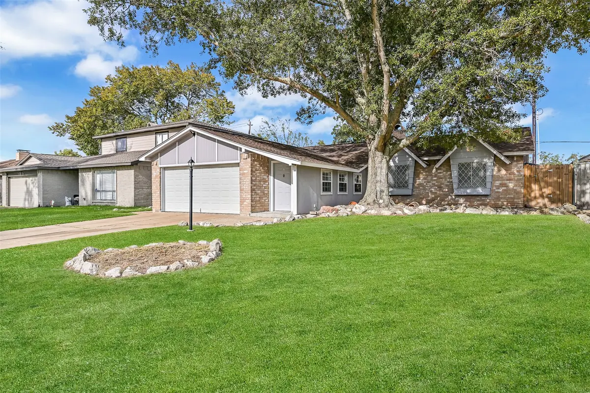 16823 Bougainvilla Lane, Friendswood, TX 77546 - Image #1