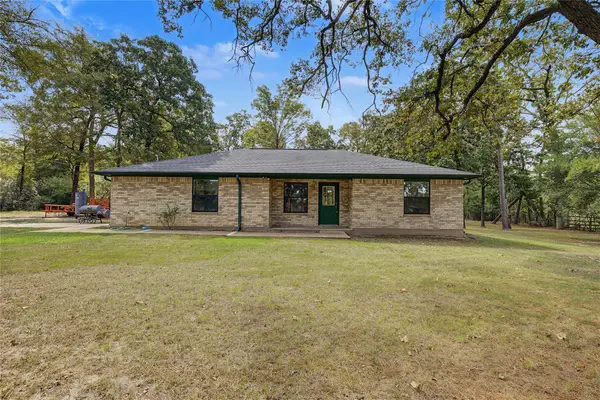 98 Lee Wood Road, Huntsville, TX 77320