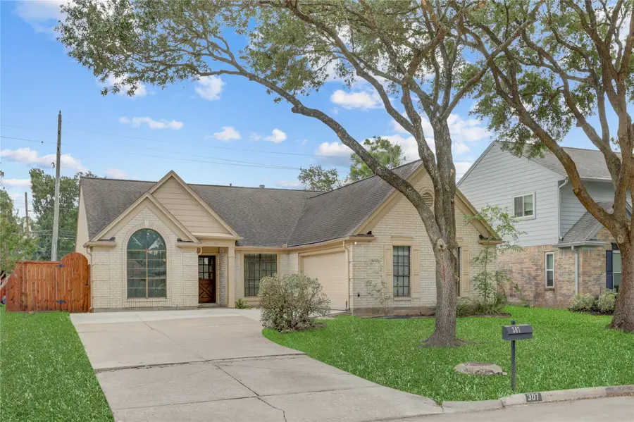307 E Sutton Square, Stafford, TX 77477 - #2