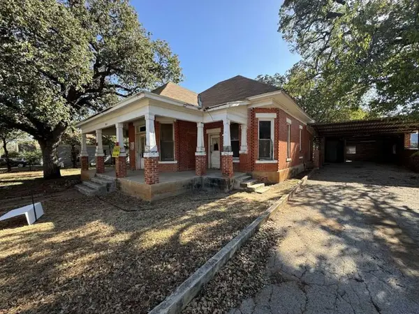 1414 Avenue A, Brownwood, TX 76801