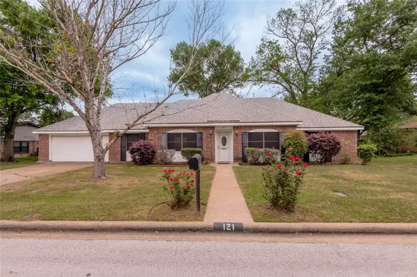 121 Elmwood Street, Huntsville, TX 77320