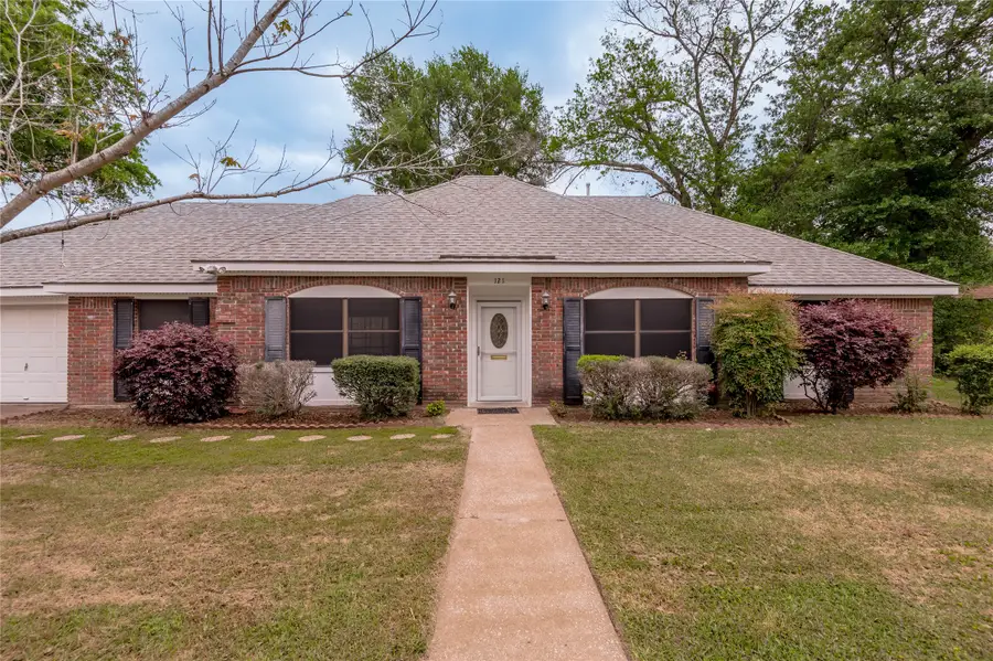 121 Elmwood Street, Huntsville, TX 77320 - #2