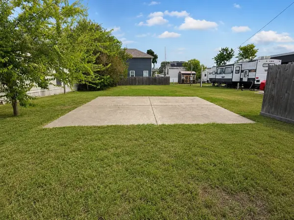 2739 Bay Oaks Harbor Drive, Baytown, TX 77523