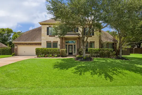 2400 Lakeway Drive, Friendswood, TX 77546