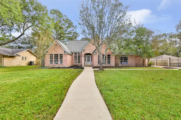 6008 Lakeside Drive, Liberty, TX 77575