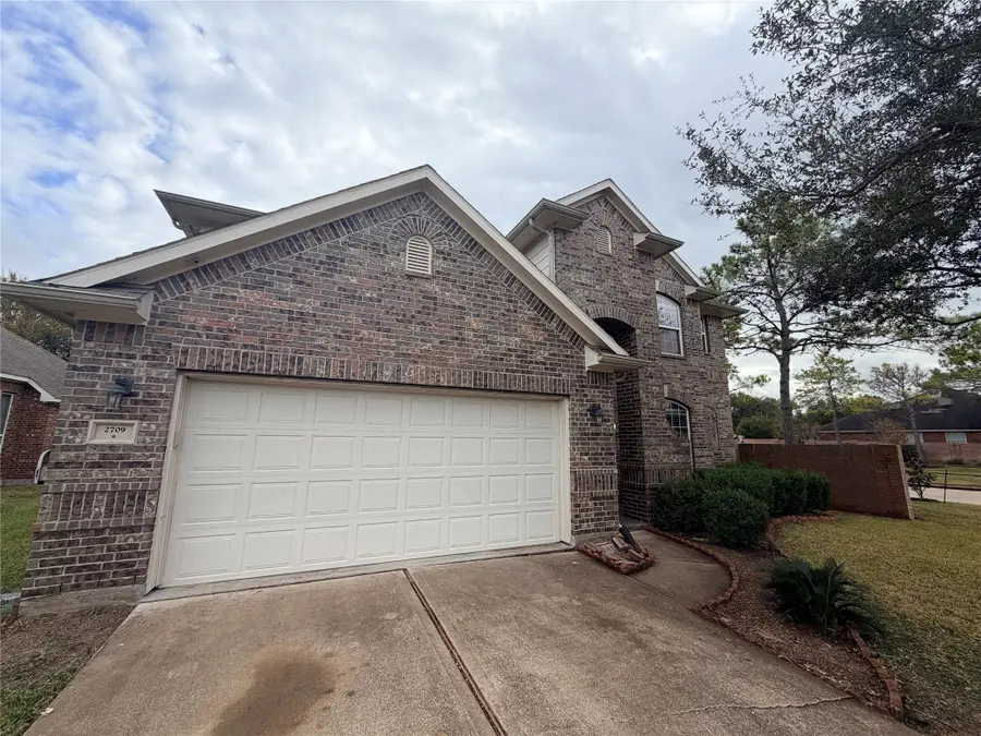 2709 Autumn Falls Drive, Pearland, TX 77584 - Image #3
