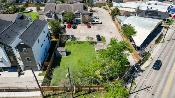 4501 N Main Street, Houston, TX 77009