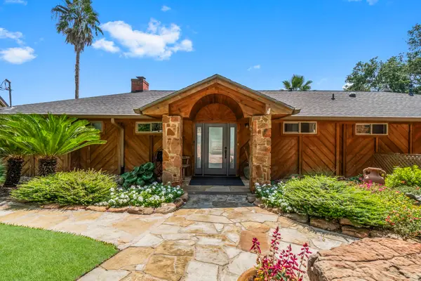 155 Greenbriar Drive, Livingston, TX 77351