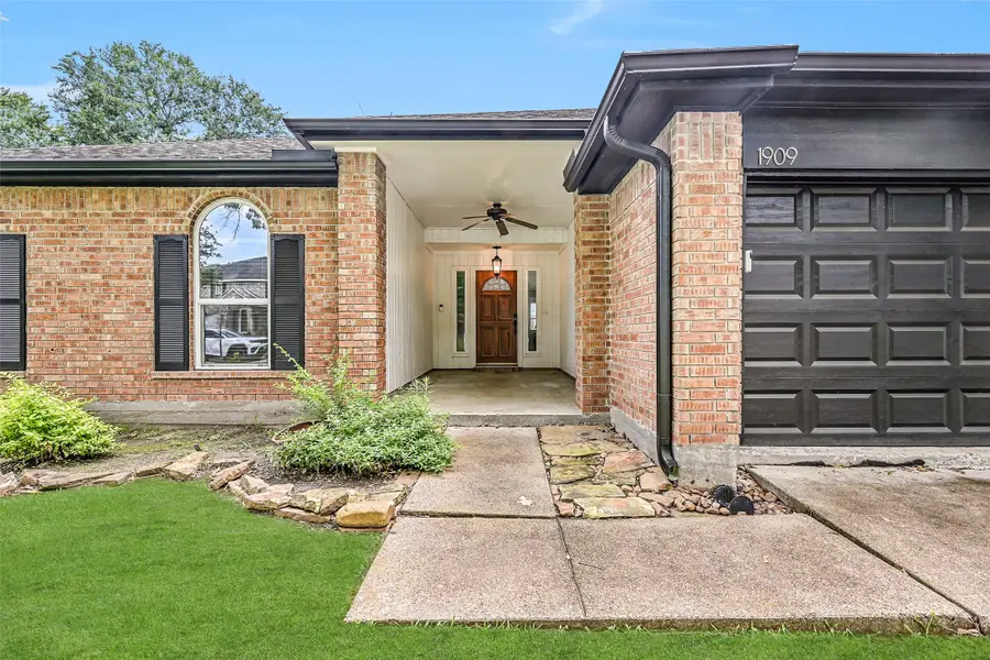 1909 Lavaca Street, Friendswood, TX 77546 - #2