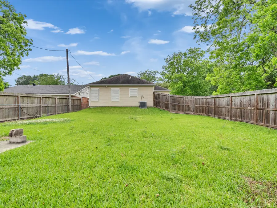 110 N Texas Street, Texas City, TX 77591 - #3